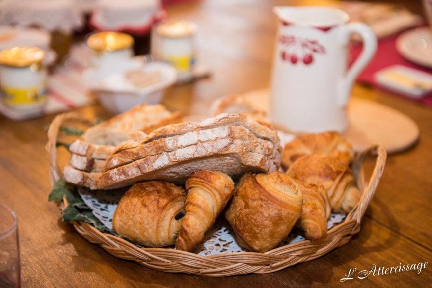 L'Atterrissage Bed & Breakfast Santes Екстериор снимка